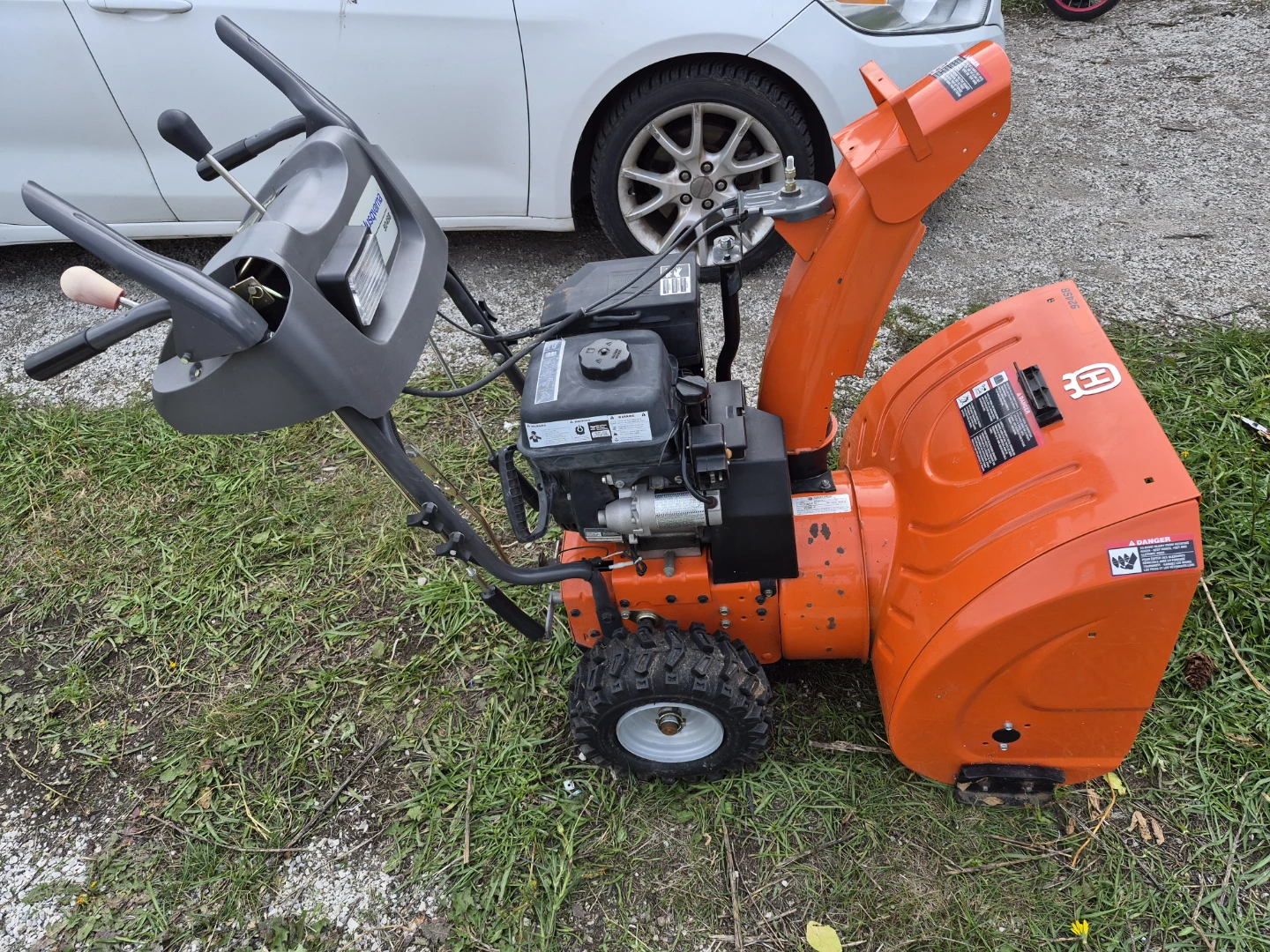 Husqvarna 924SB Snowblower - photo 2