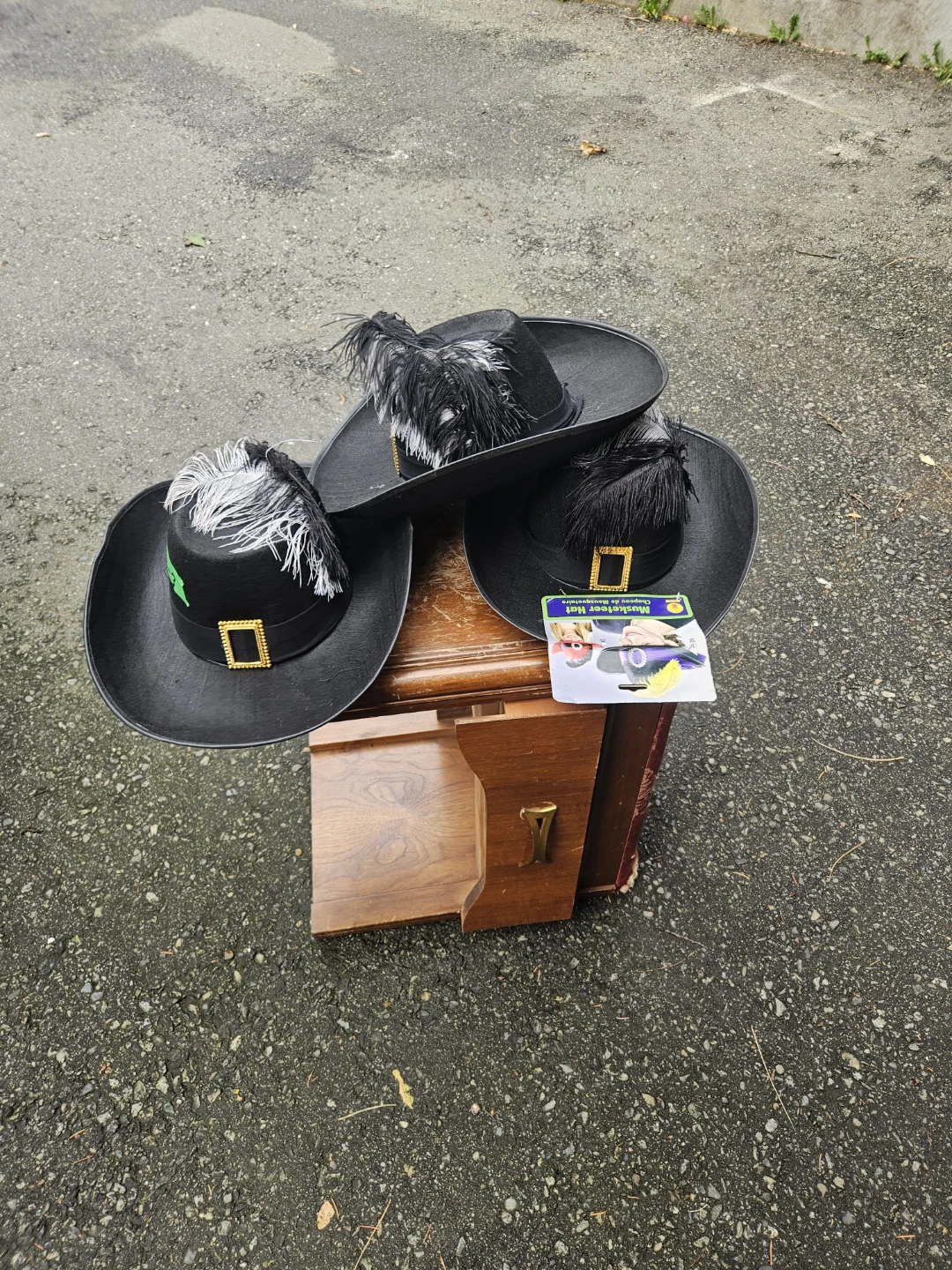 Three Rubies Costume Musketeer Hats - photo 3