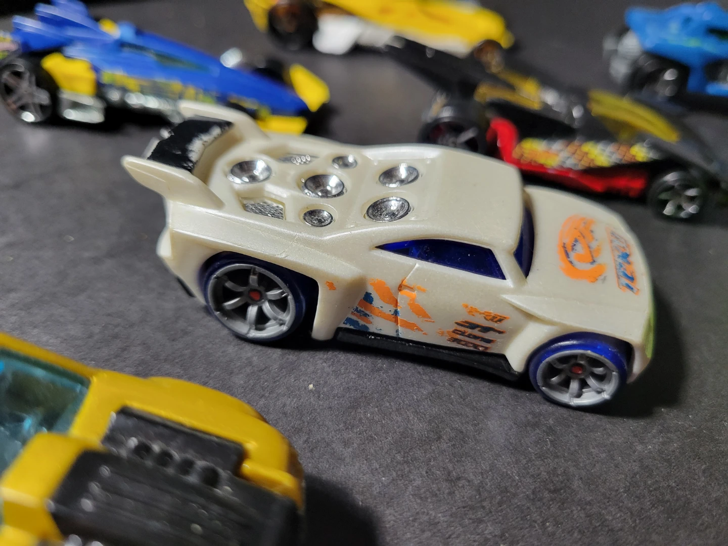 Hot Wheels AcceleRacers Metal Maniacs  Spine Buster - photo 3