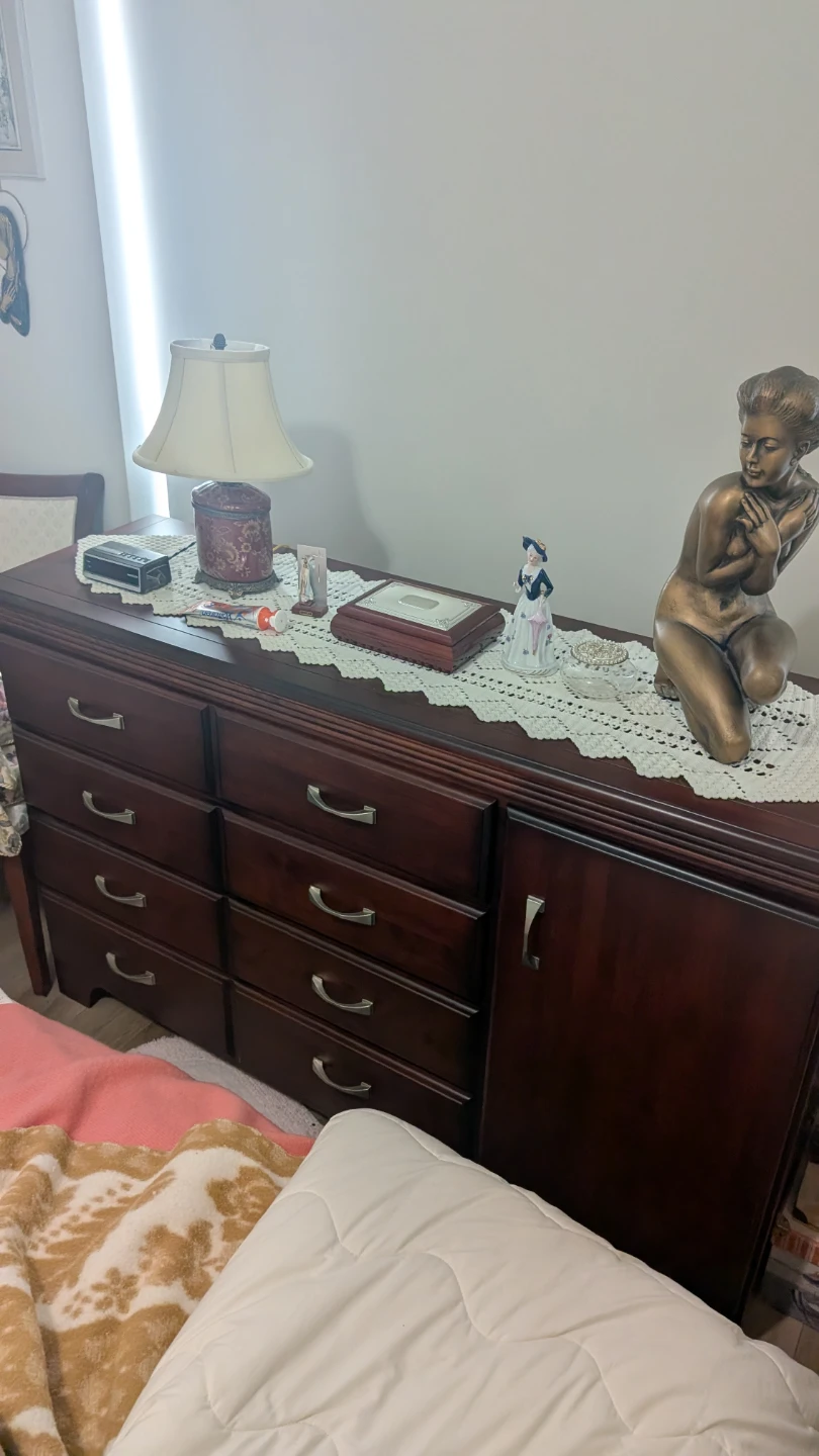 Bed room set - Dark Wood Dresser with Storage - photo 3