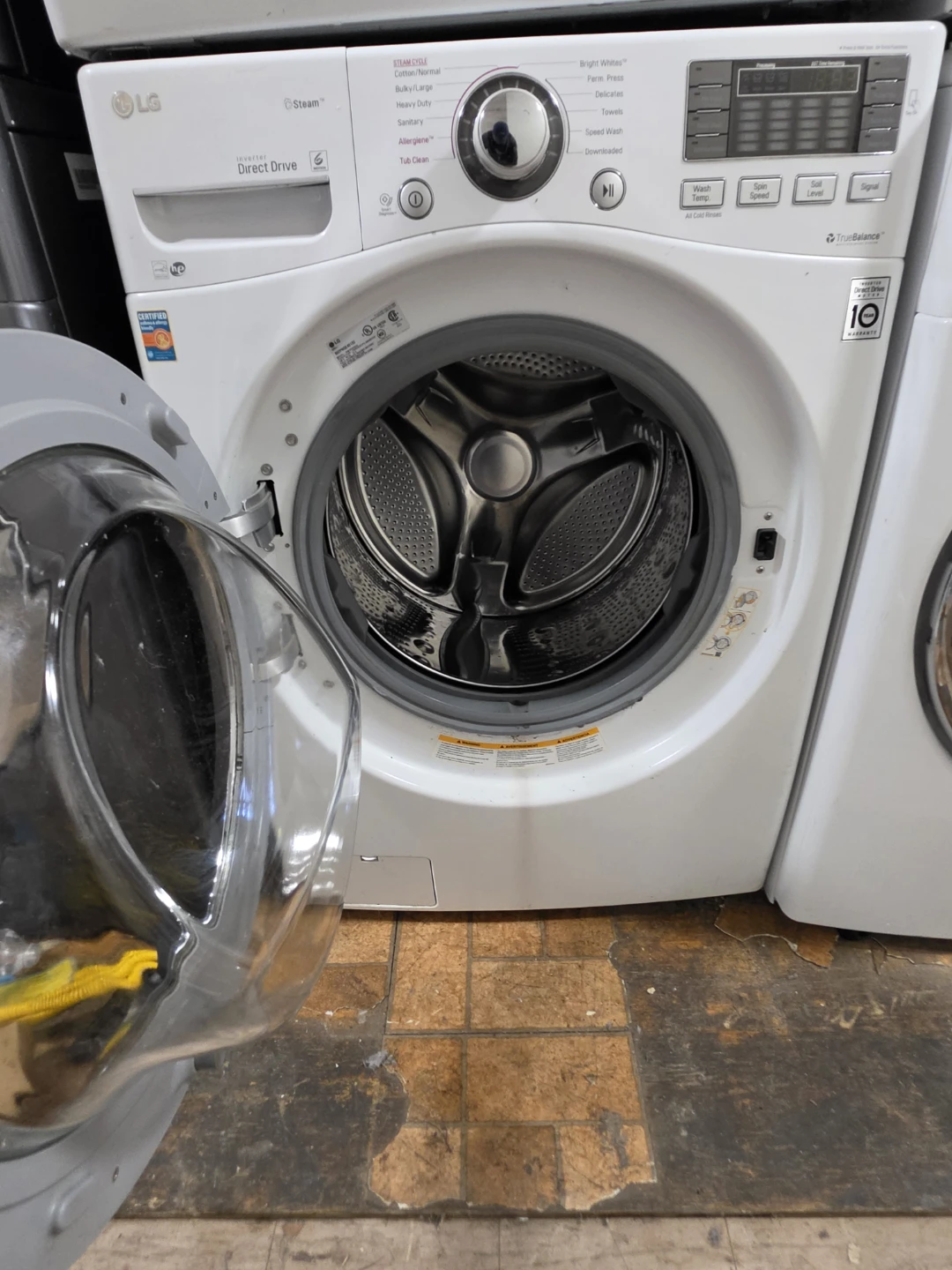 LG Inverter Direct Drive Front Load Washer and Dryer - photo 3