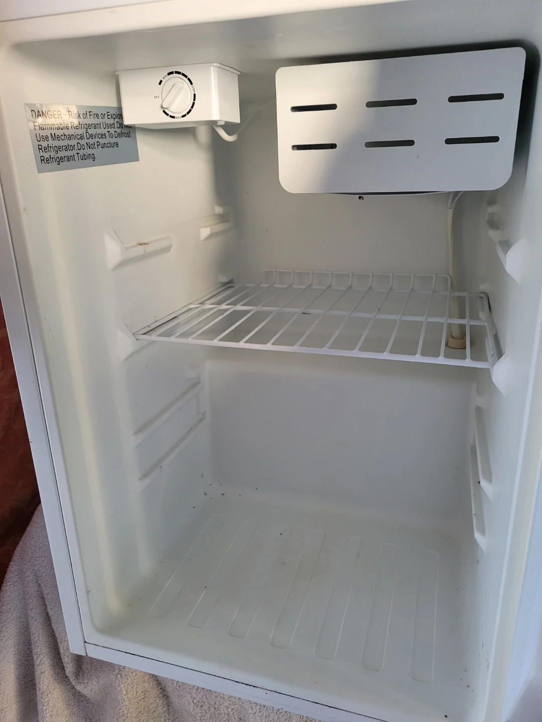 Midea Compact Refrigerator White - photo 2