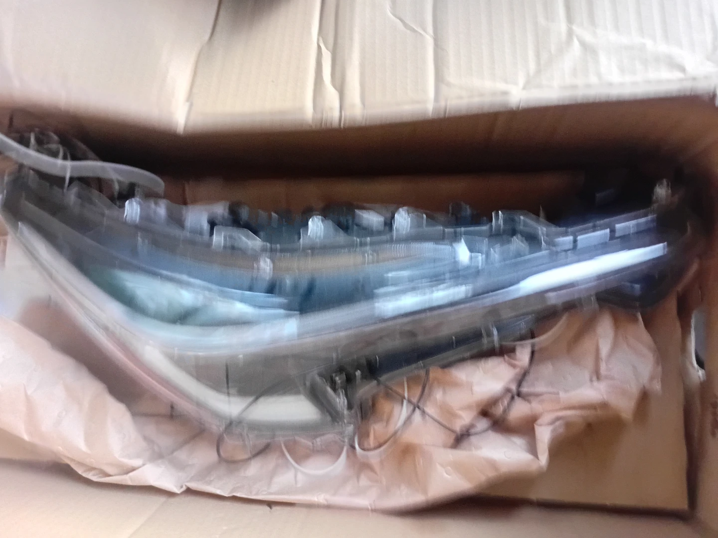 Lexus Genuine Headlight 81110-12N20