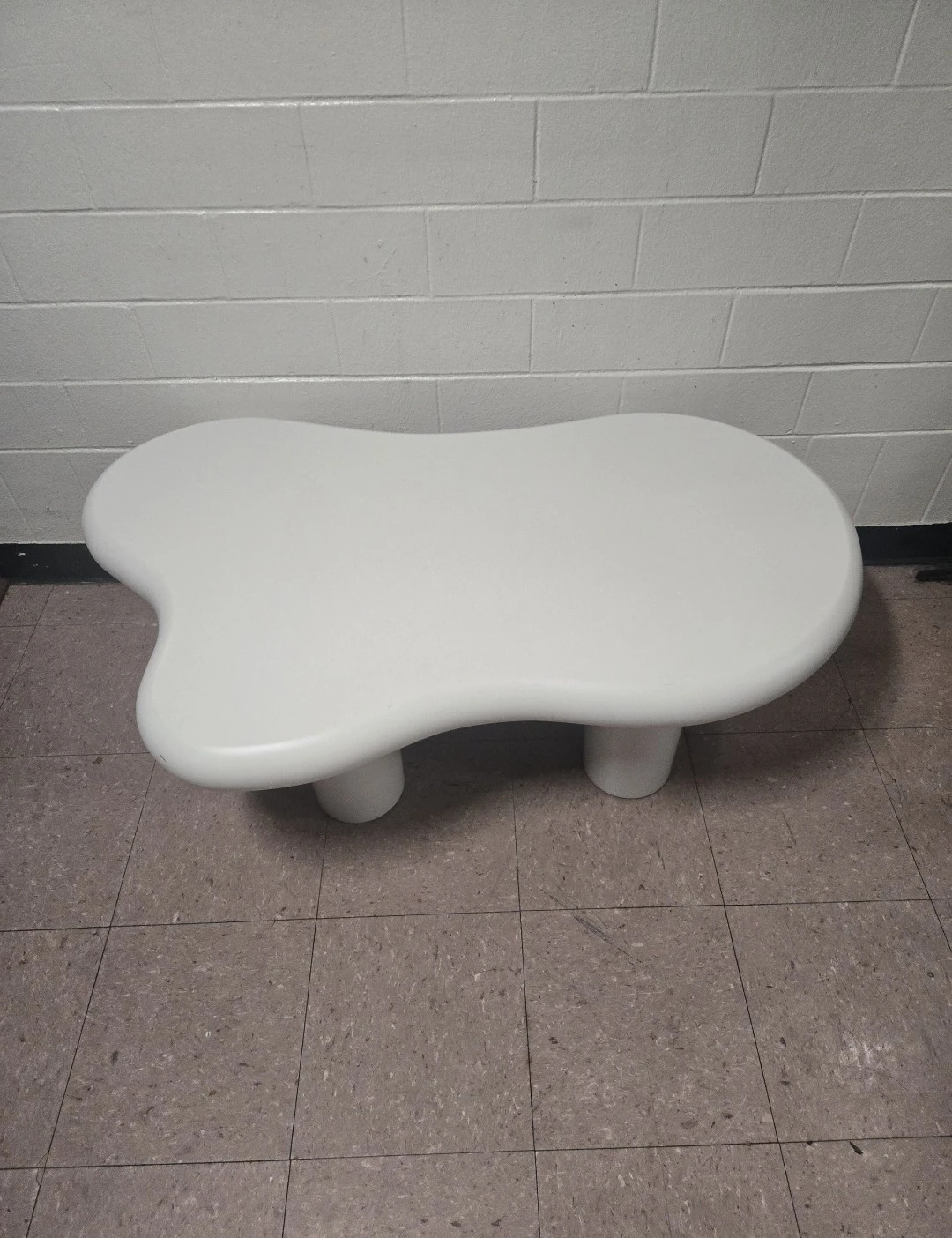 White Organic Shape Coffee Table - photo 3
