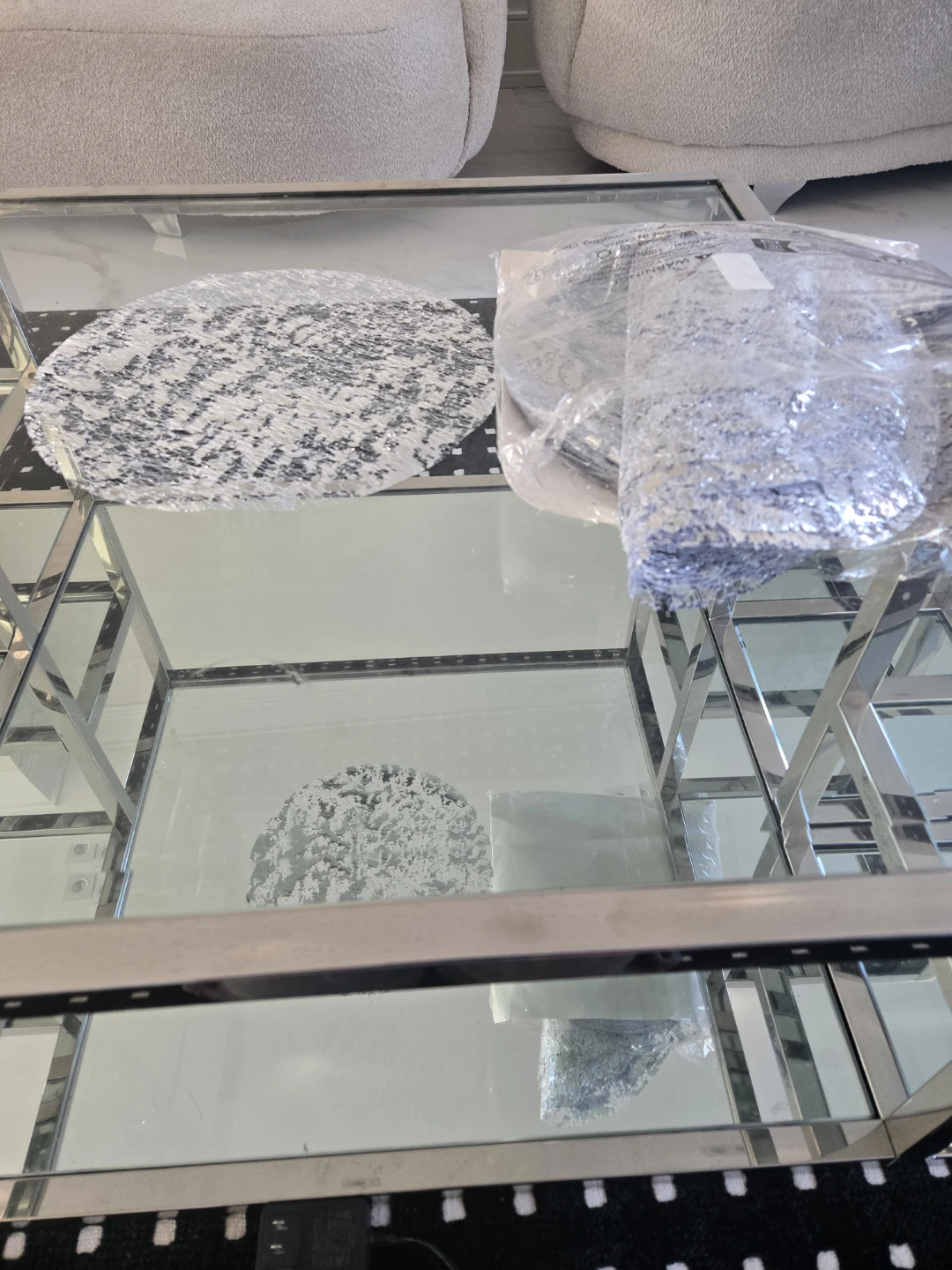 Set of round lace-style placemats - photo 2