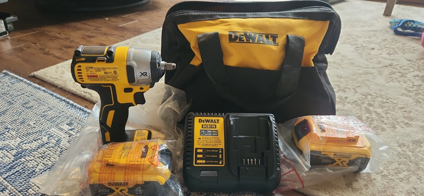 DEWALT DCF890 Cordless Impact Wrench Kit - photo 3