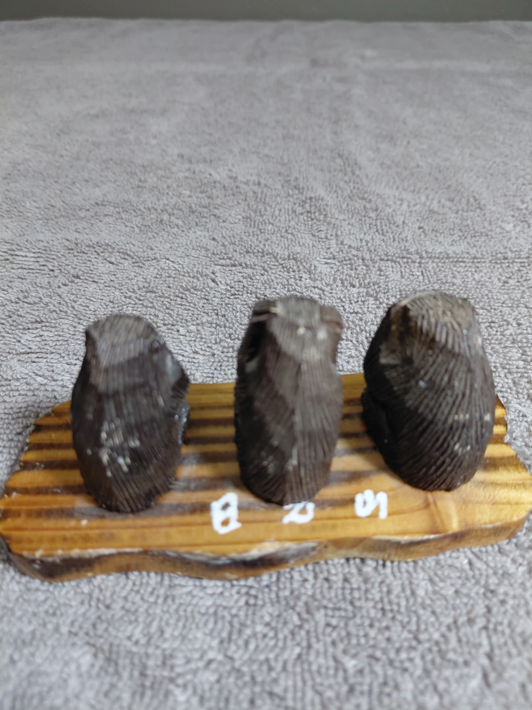 Three Wise Monkeys Wooden Figurine - photo 2