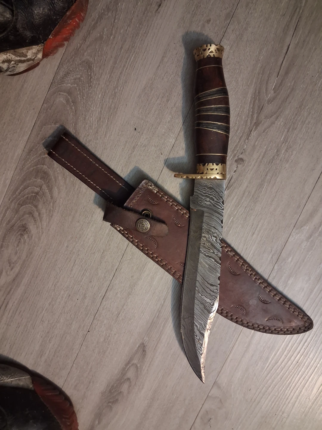 Damascus Steel Fixed-Blade Knife with Leather Sheath