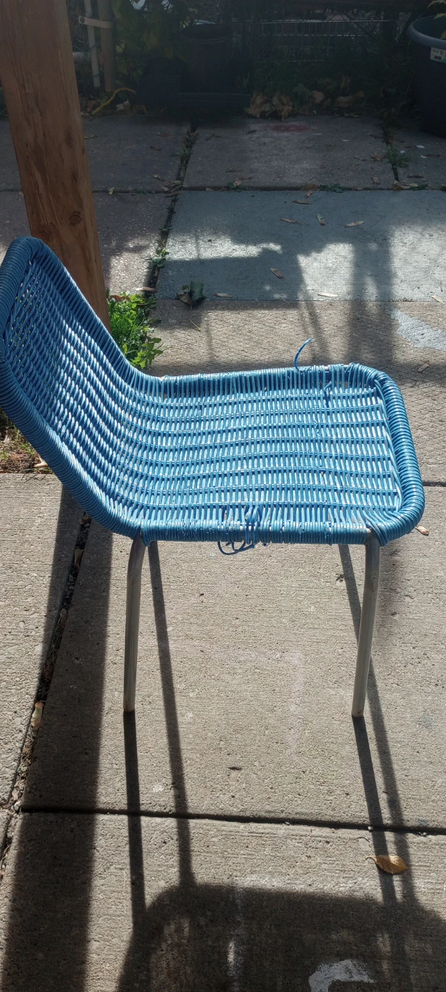 Blue woven patio chair - photo 3