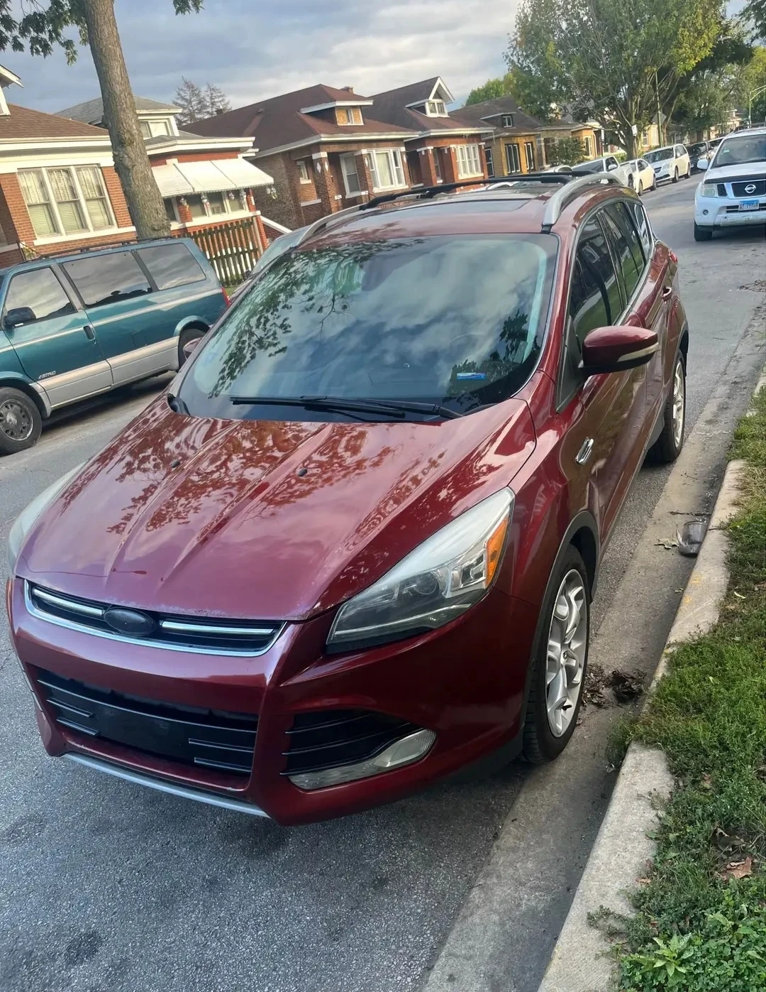 Red Ford Escape SUV 2014 - photo 3