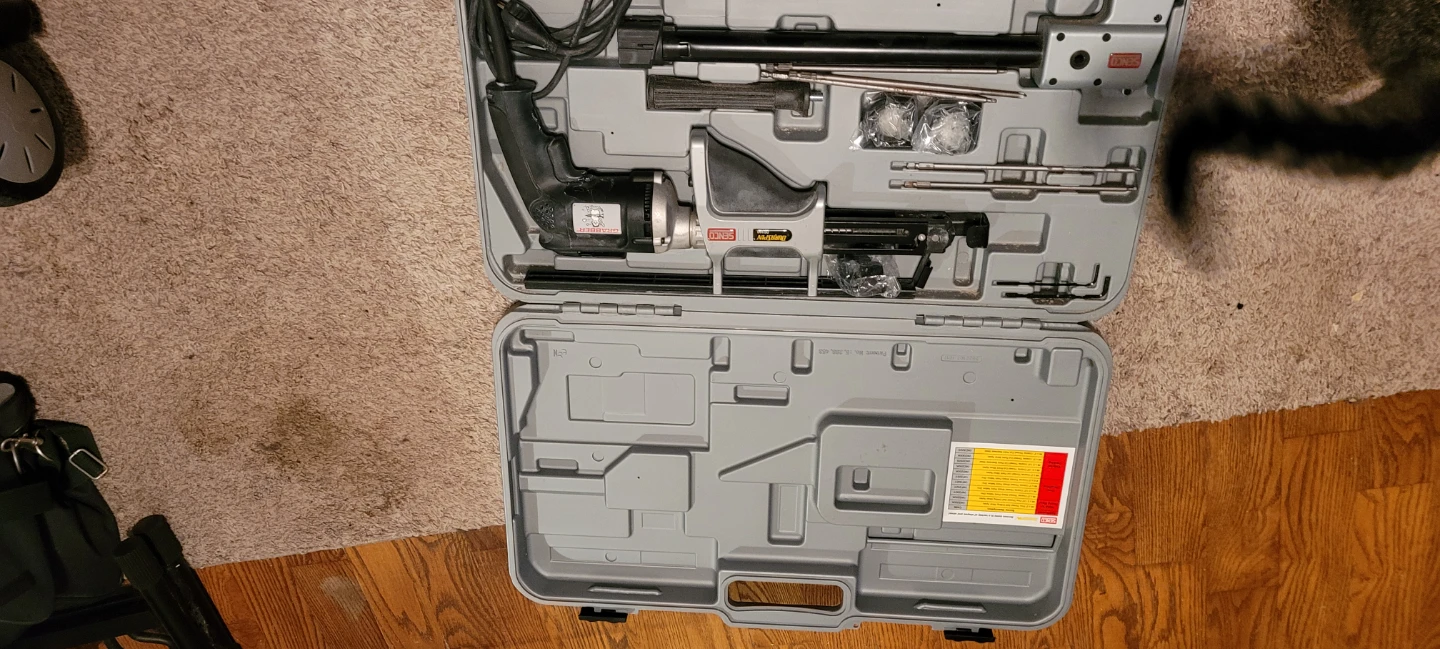 Senco Duraspin DS300 Auto-Feed Screwgun - photo 4