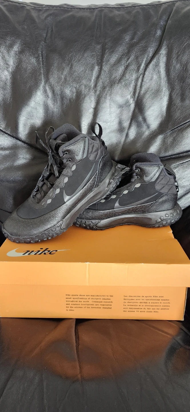 Nike Black Athletic High-Top Shoes - photo 3