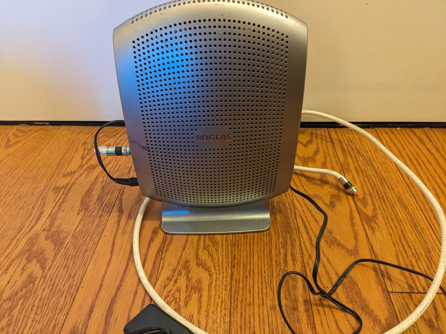 Rogers CGN3AMR Wi-Fi Modem Router - photo 2