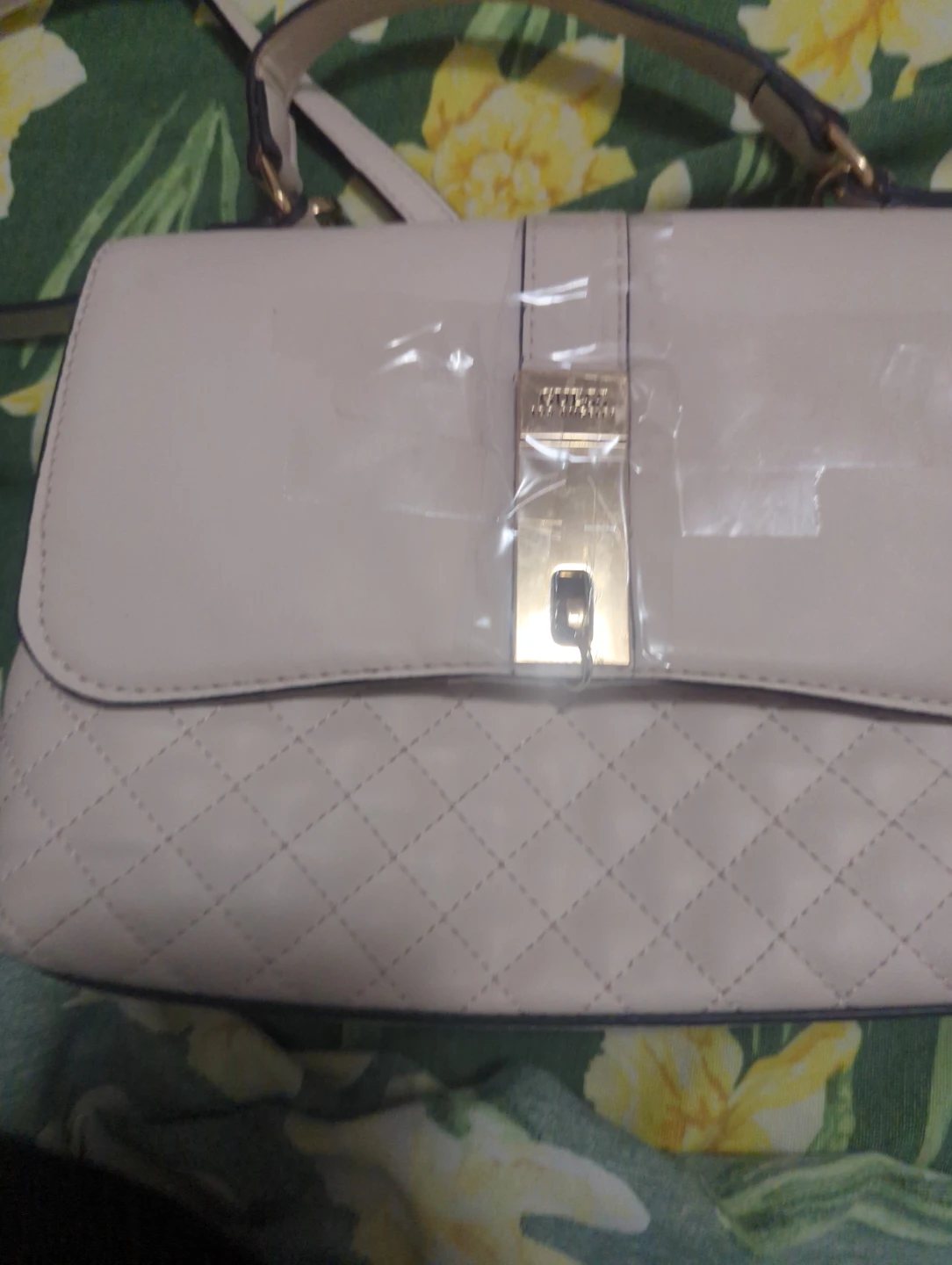 Guess Quilted Cream Shoulder Bag - photo 2