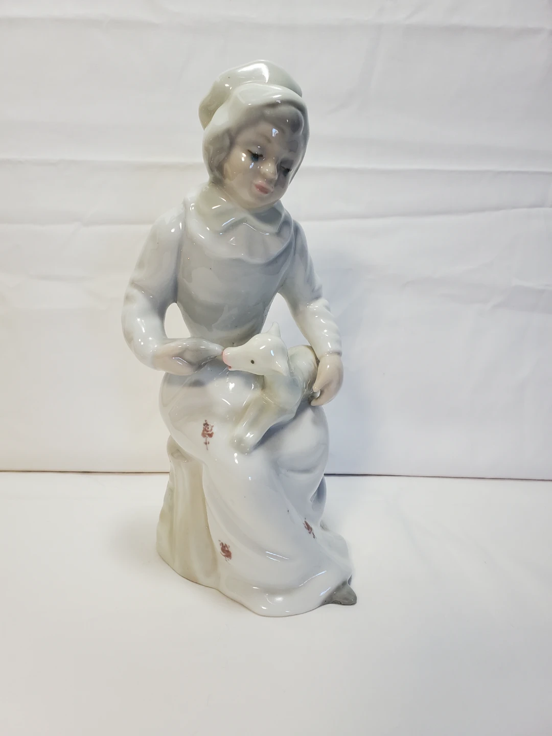 Tengra Lladro  Spanish Made  Porcelain woman With Lamb figurine