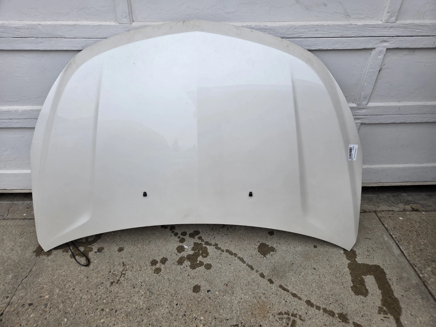 White Chevrolet traverse 2013-2017 Hood