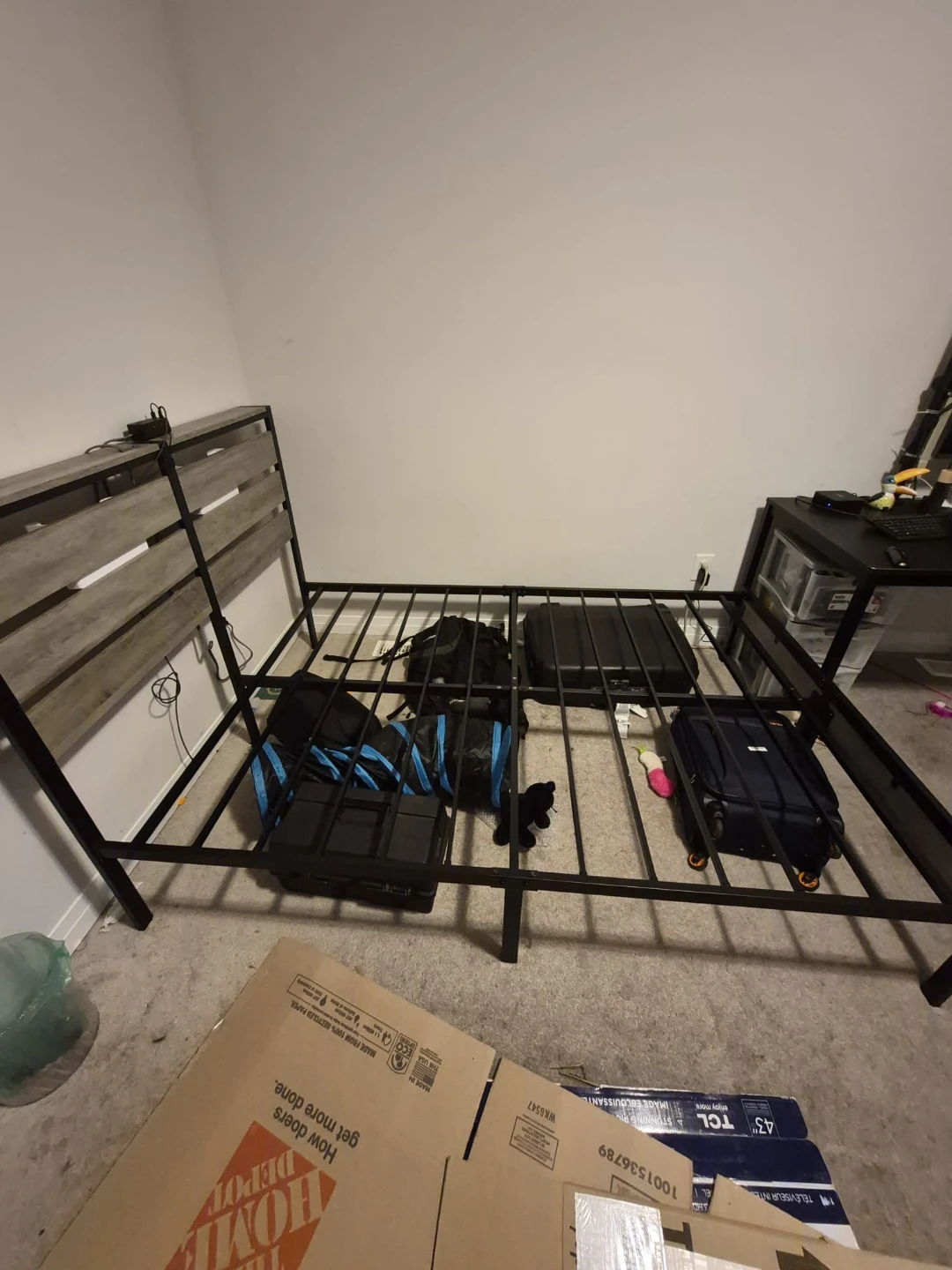 Metal and Wood Panel Bed Frame (Full/Double) - photo 4