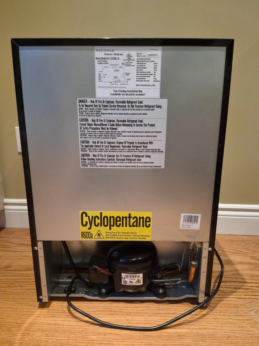 Insignia Compact Refrigerator NS-CF26BL7-C - photo 4