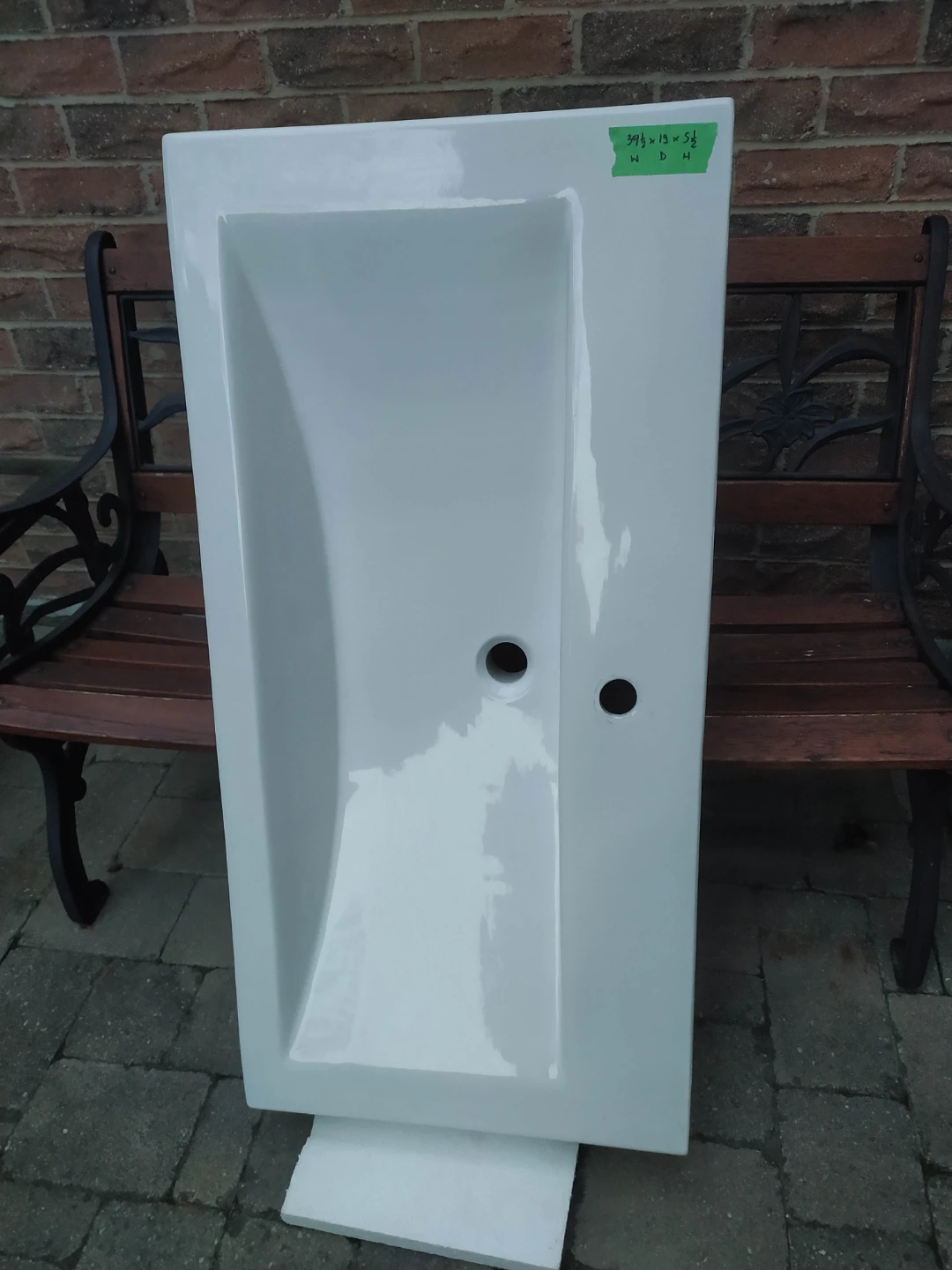 Bathroom sink