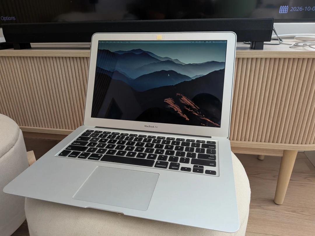 Macbook Air 13" Mid-2013, works perfect