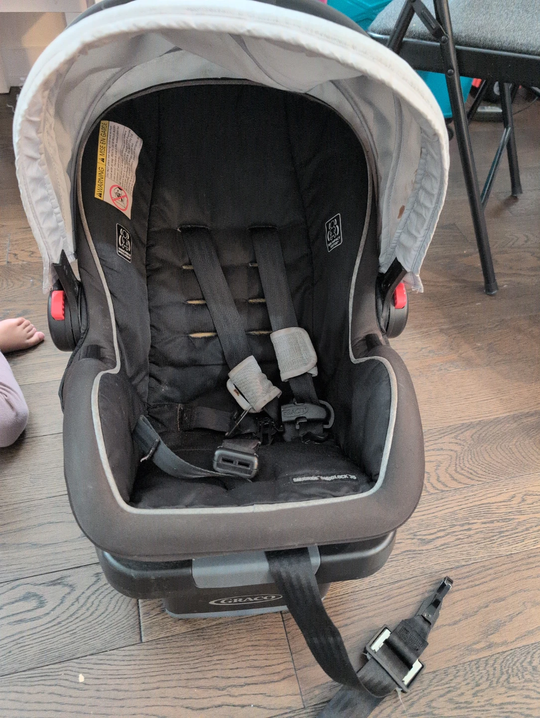 Graco SnugRide SnugLock 35 Infant Car Seat with BASE