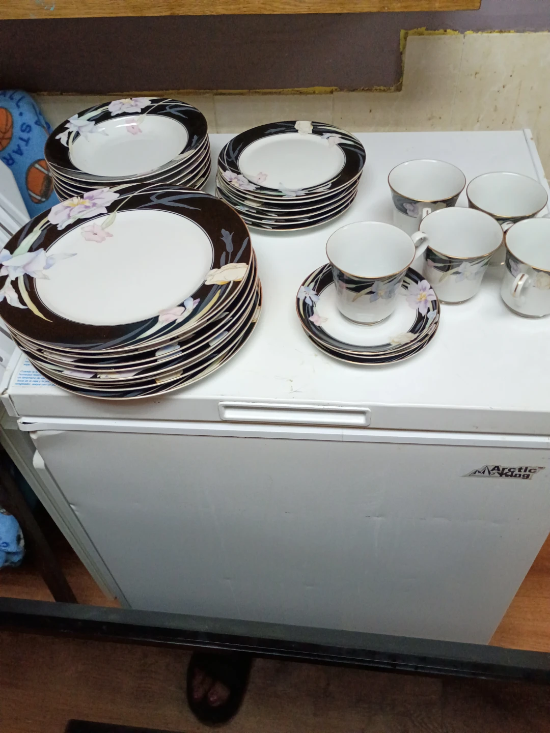 Floral Pattern Dinnerware Set
