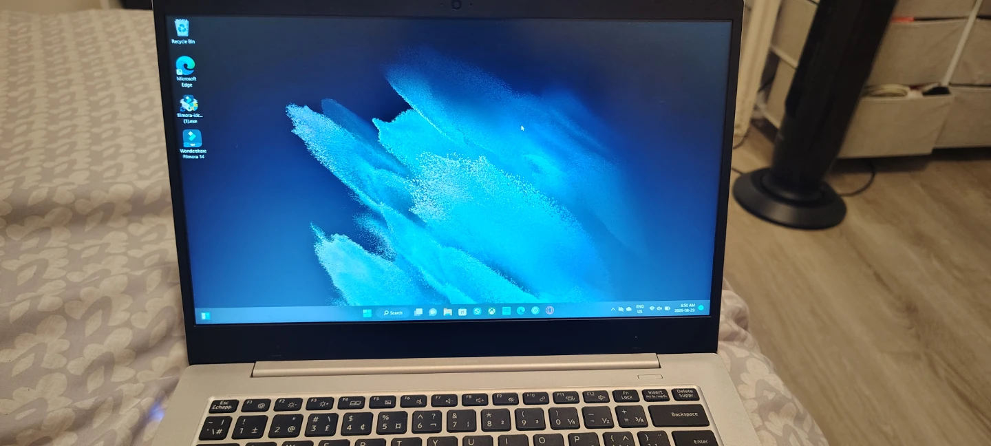 Samsung Silver Laptop - photo 2