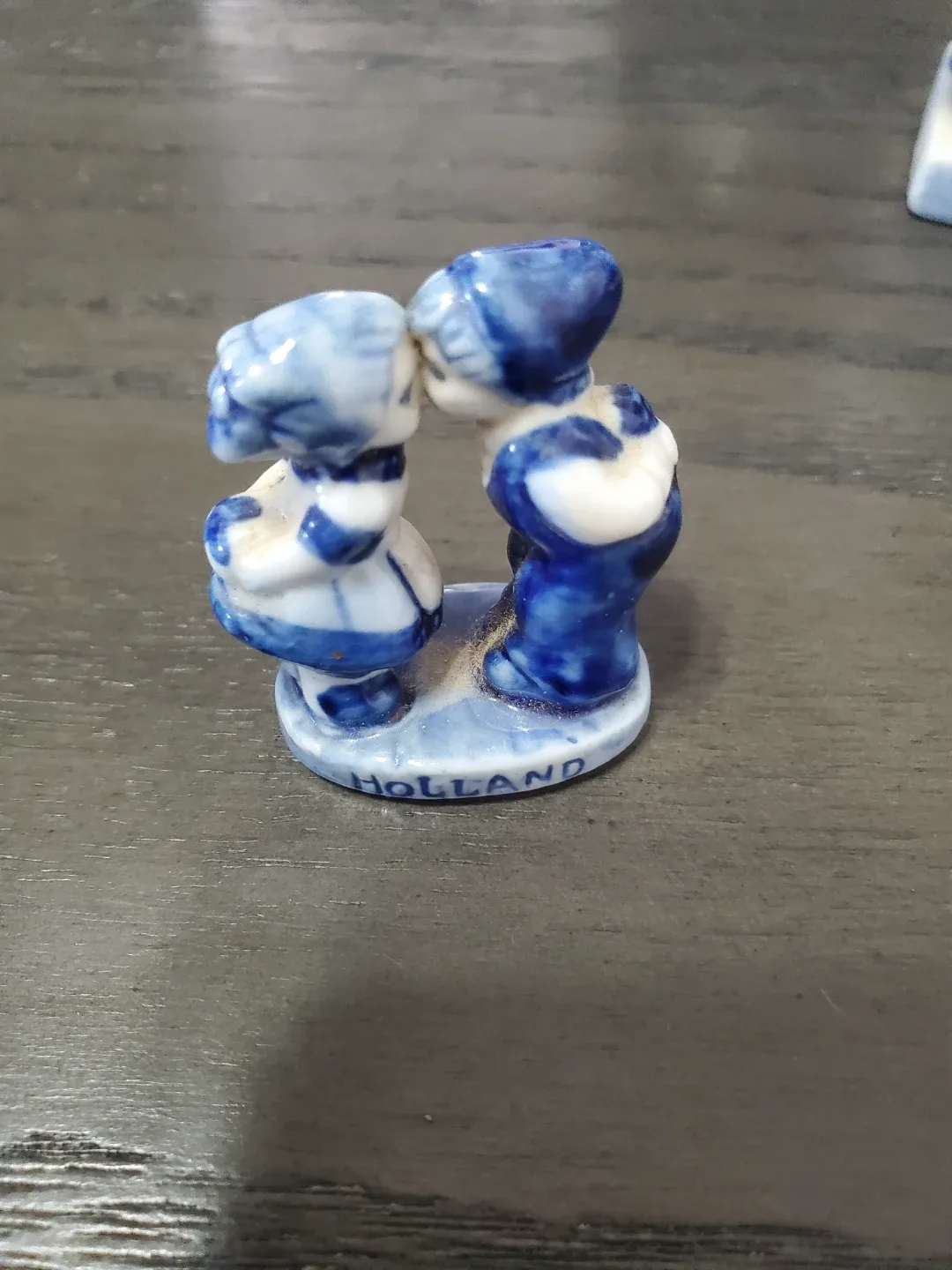 Delft Holland Kissing Couple Figurine