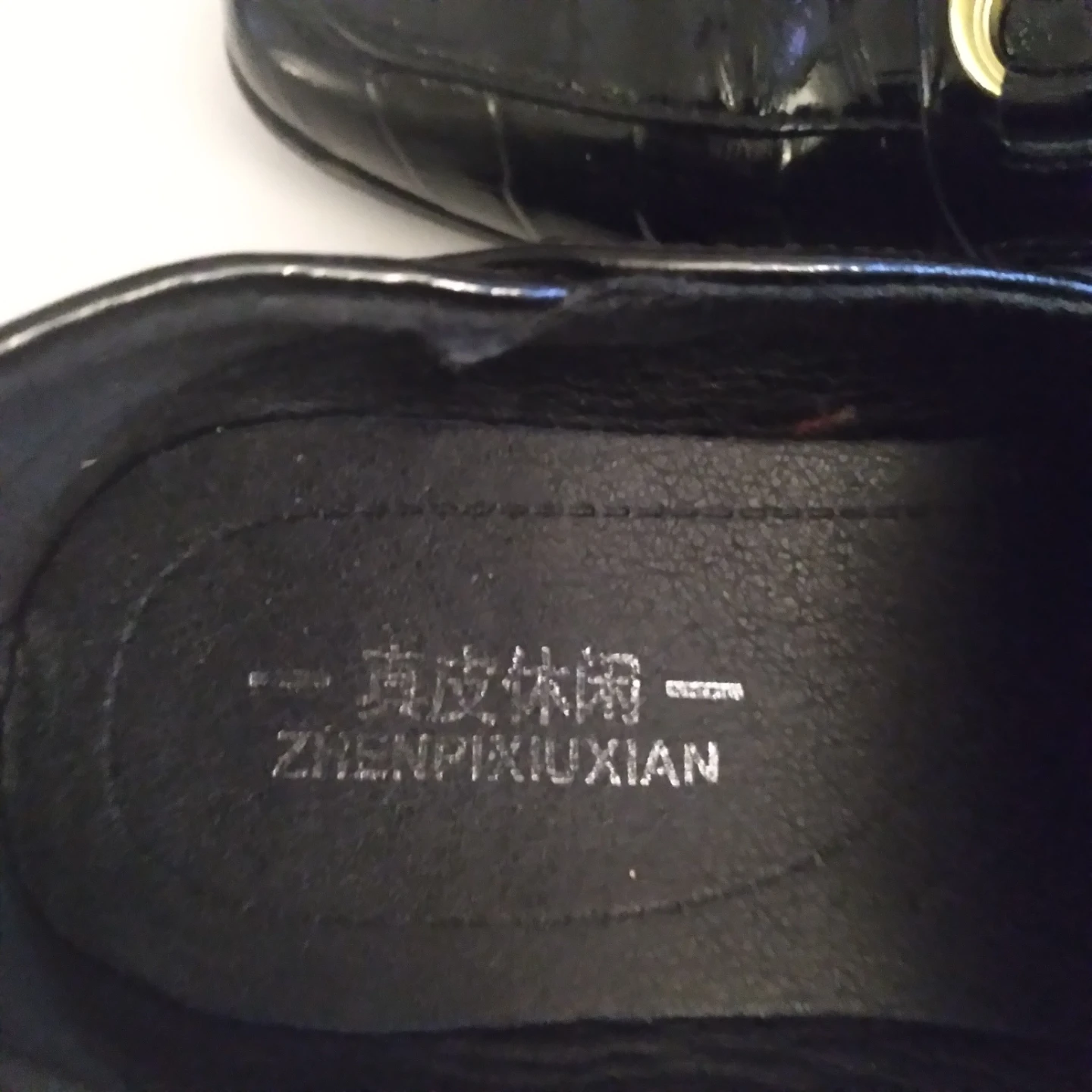 Zhenpixiuxian Black Crocodile-Embossed Loafers - photo 3
