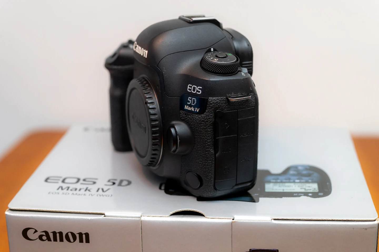 Canon EOS 5D Mark IV with extras - photo 3
