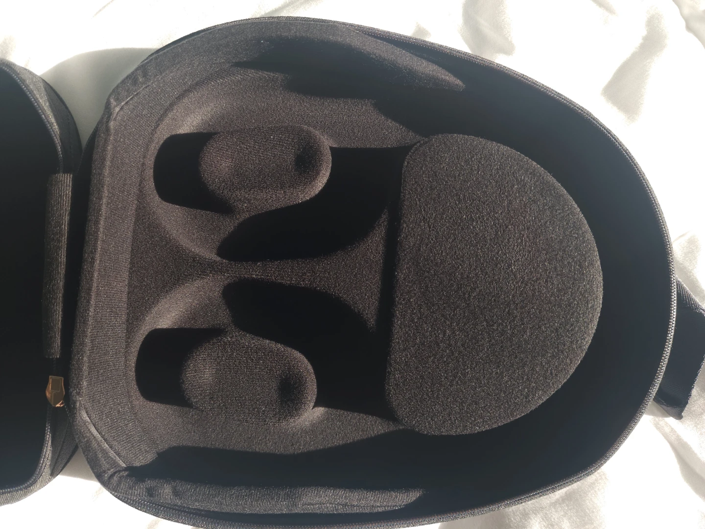 Sony XM5 OEM case - photo 4