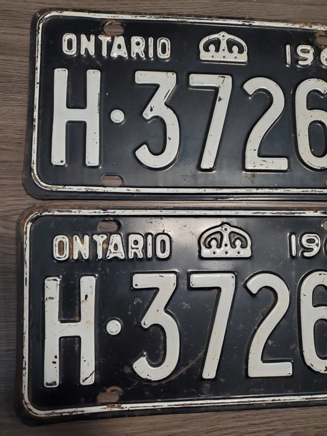 Two 1963 Ontario Licence Plates - photo 2
