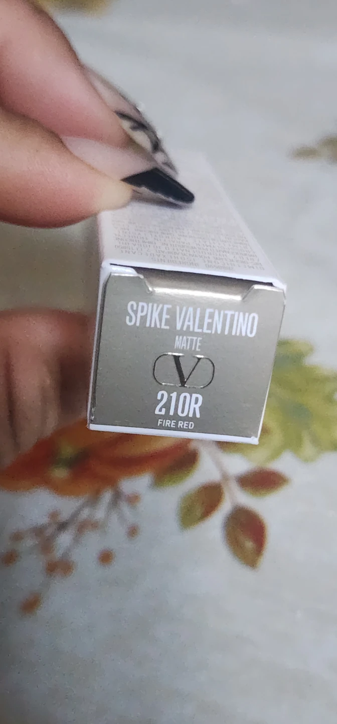 Valentino Spike Matte Lipstick 210R Fire Red - photo 3