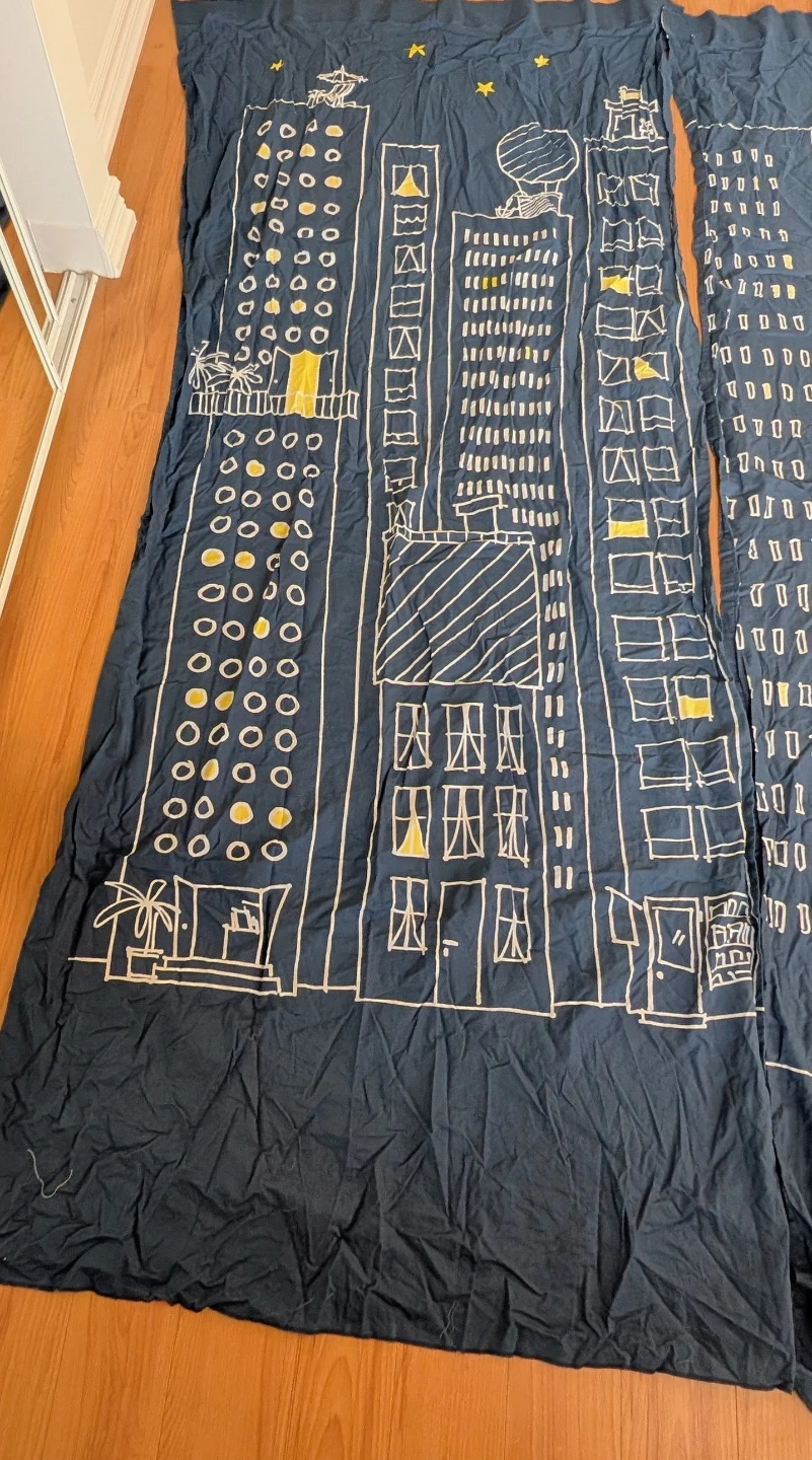 Brand New Set of Two Cityscape Print Curtains - photo 3