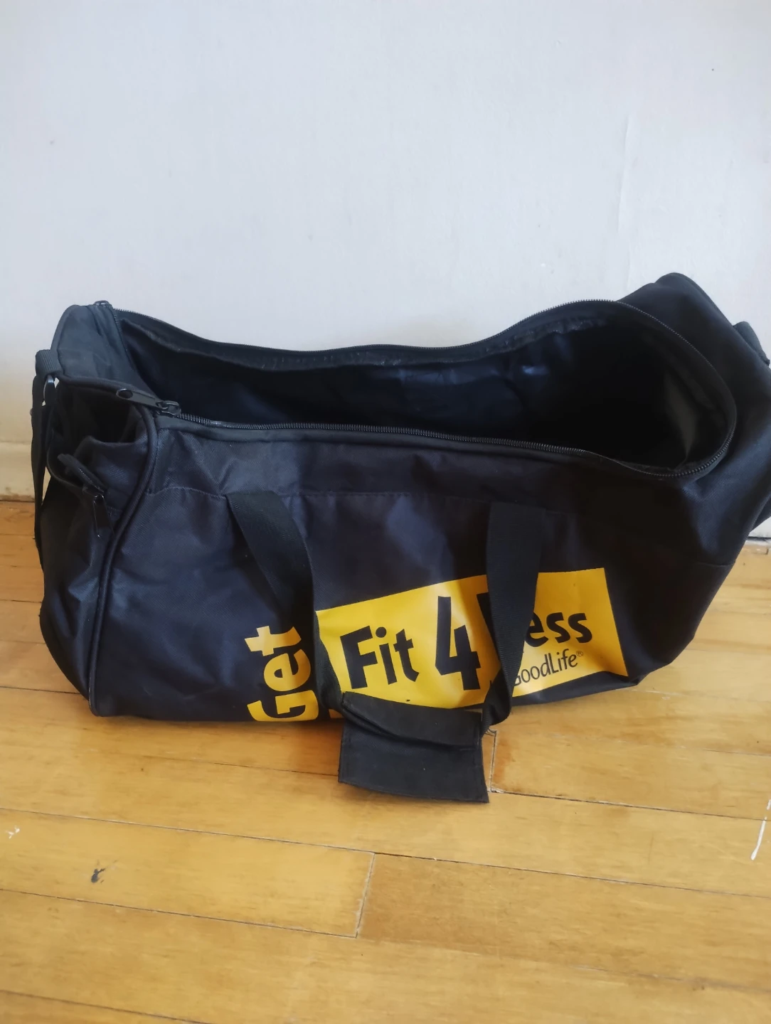 Fit4Less Black Gym Duffle Bag – Great Condition - photo 2