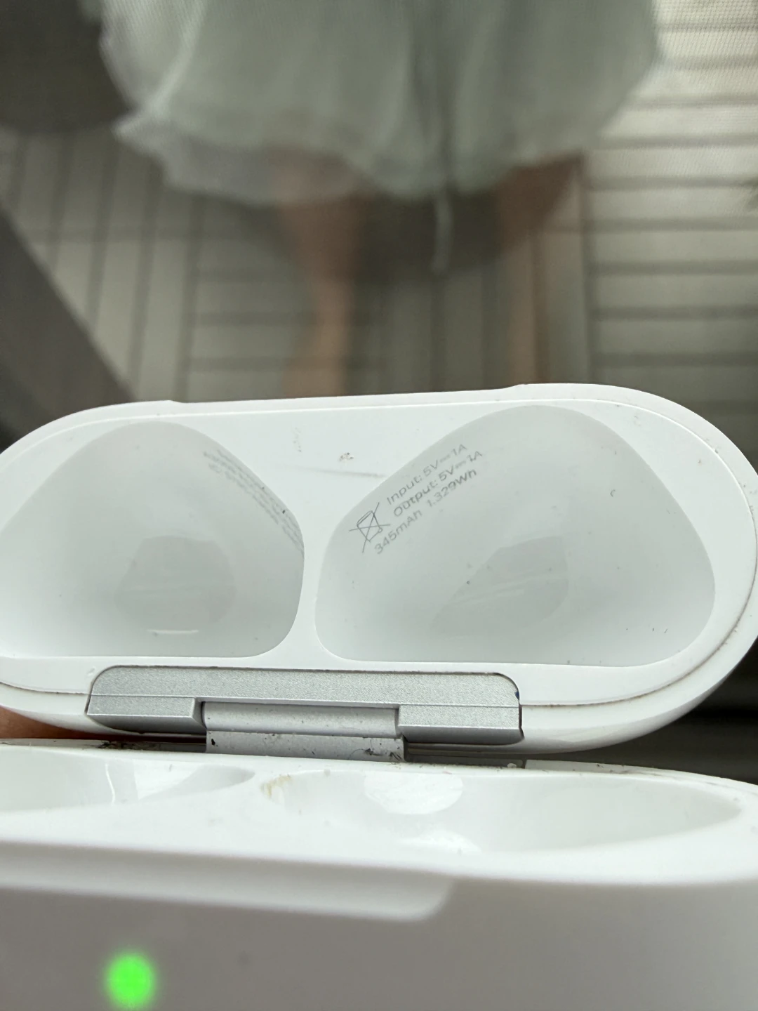 Apple airpods 4 - 1 airpods works - photo 2