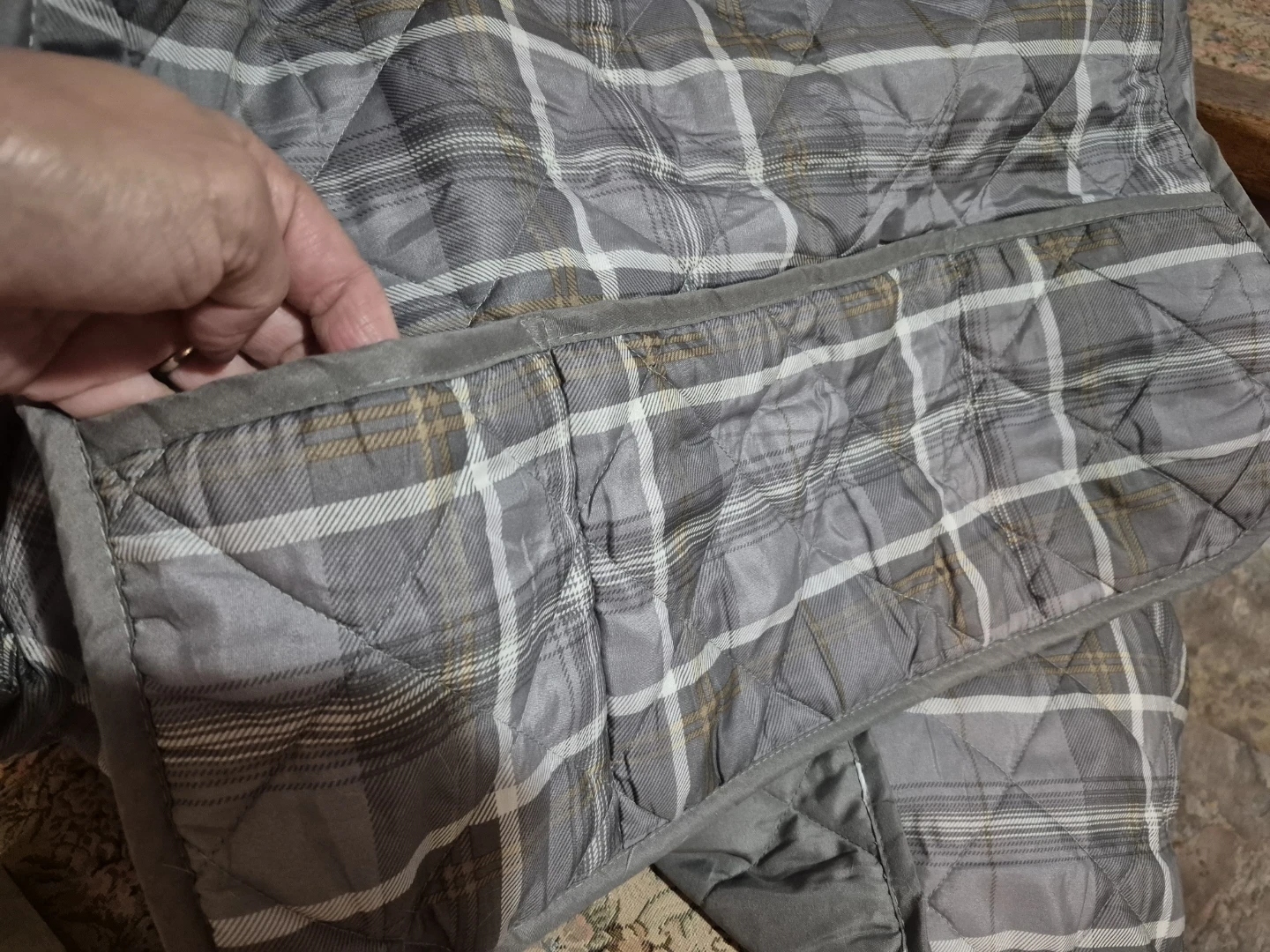 Grey Plaid Quilted Sofa Cover, covers a 3 seater. - photo 3