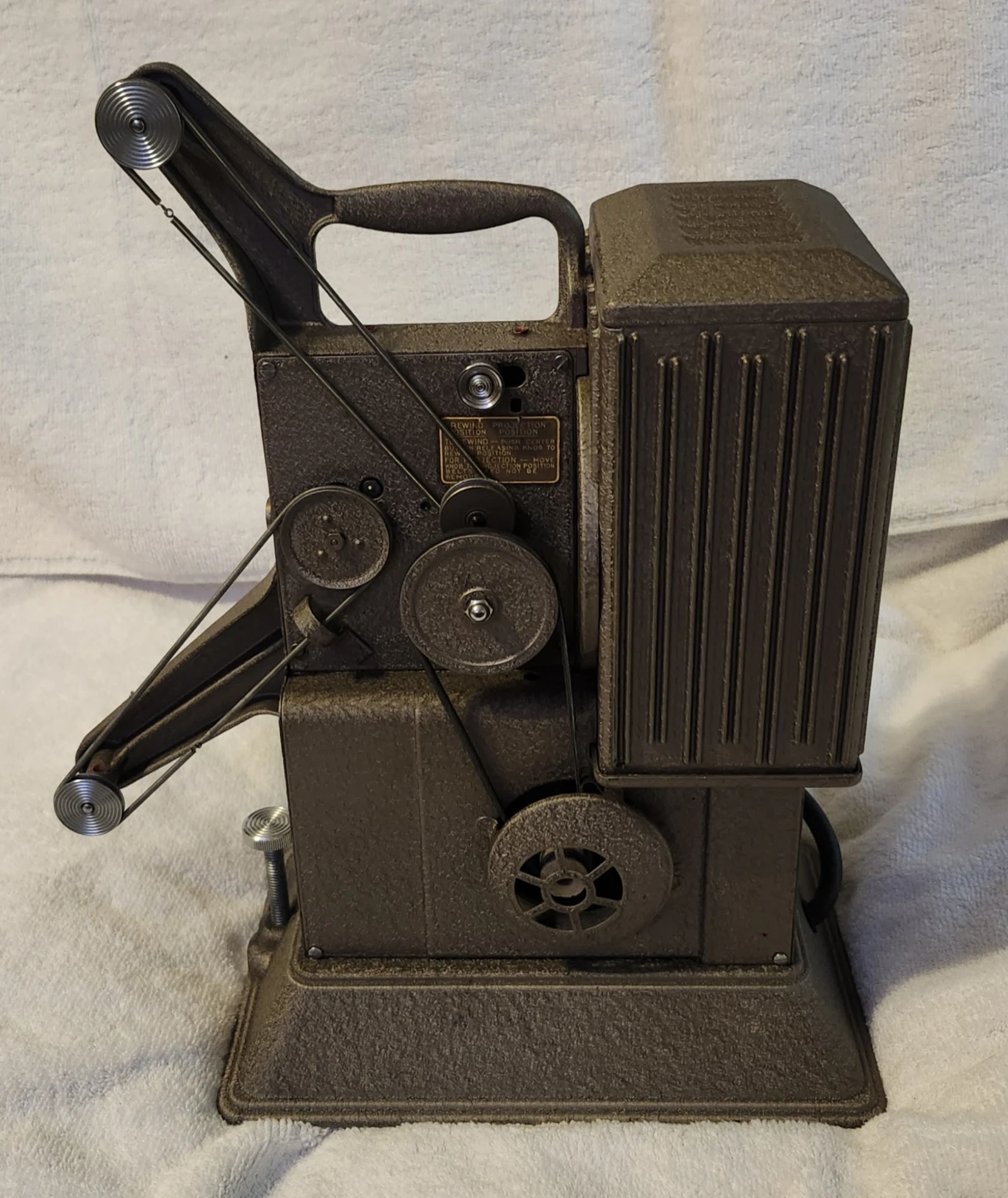 Keystone 8mm Projector Model R-8 with 3 used reels -  Pre-owned - photo 4