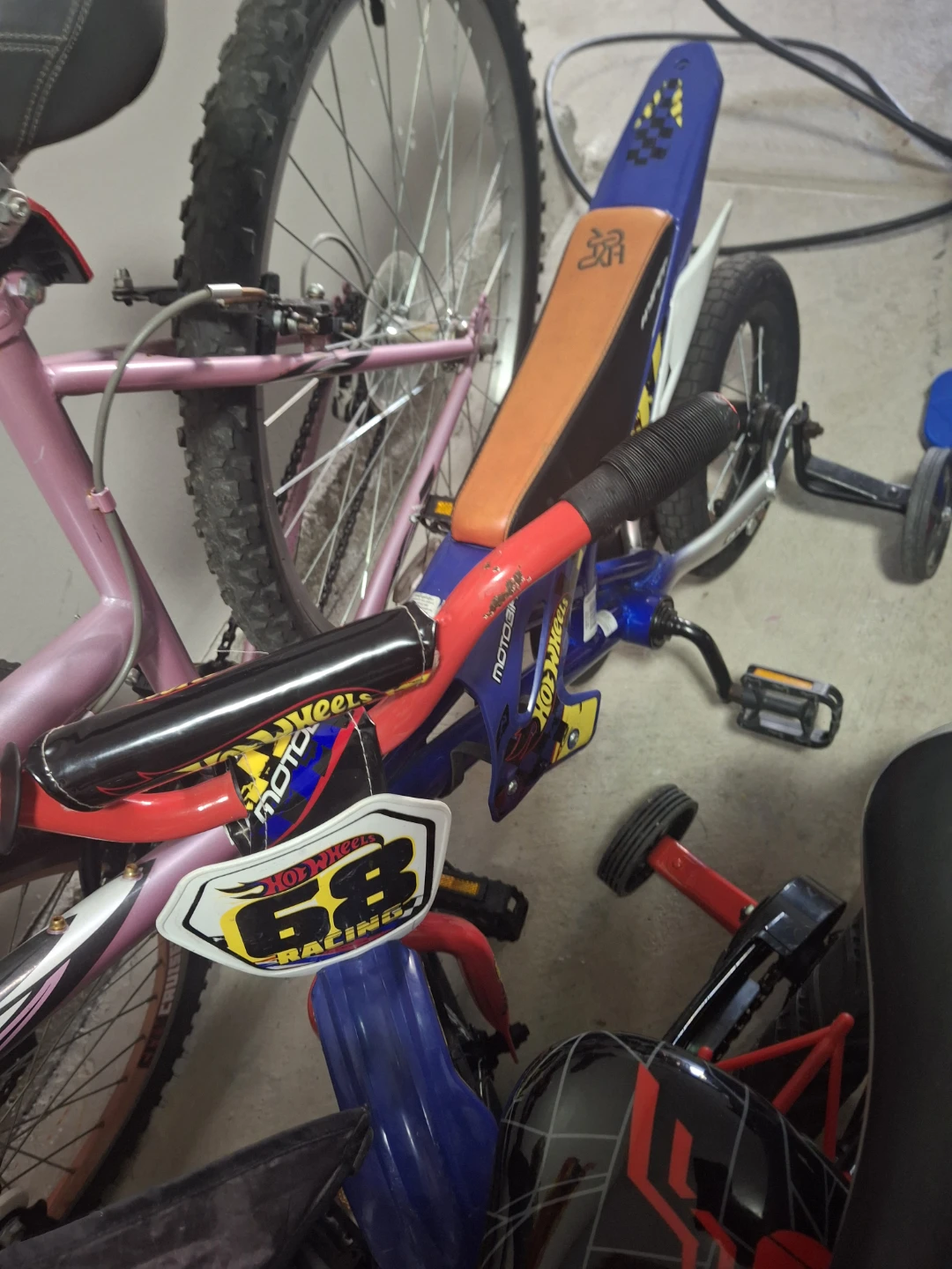 Hyper Hot Wheels Motobike 12-inch Bicycle - photo 4