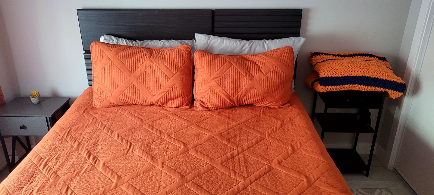 Queen size bed - photo 2