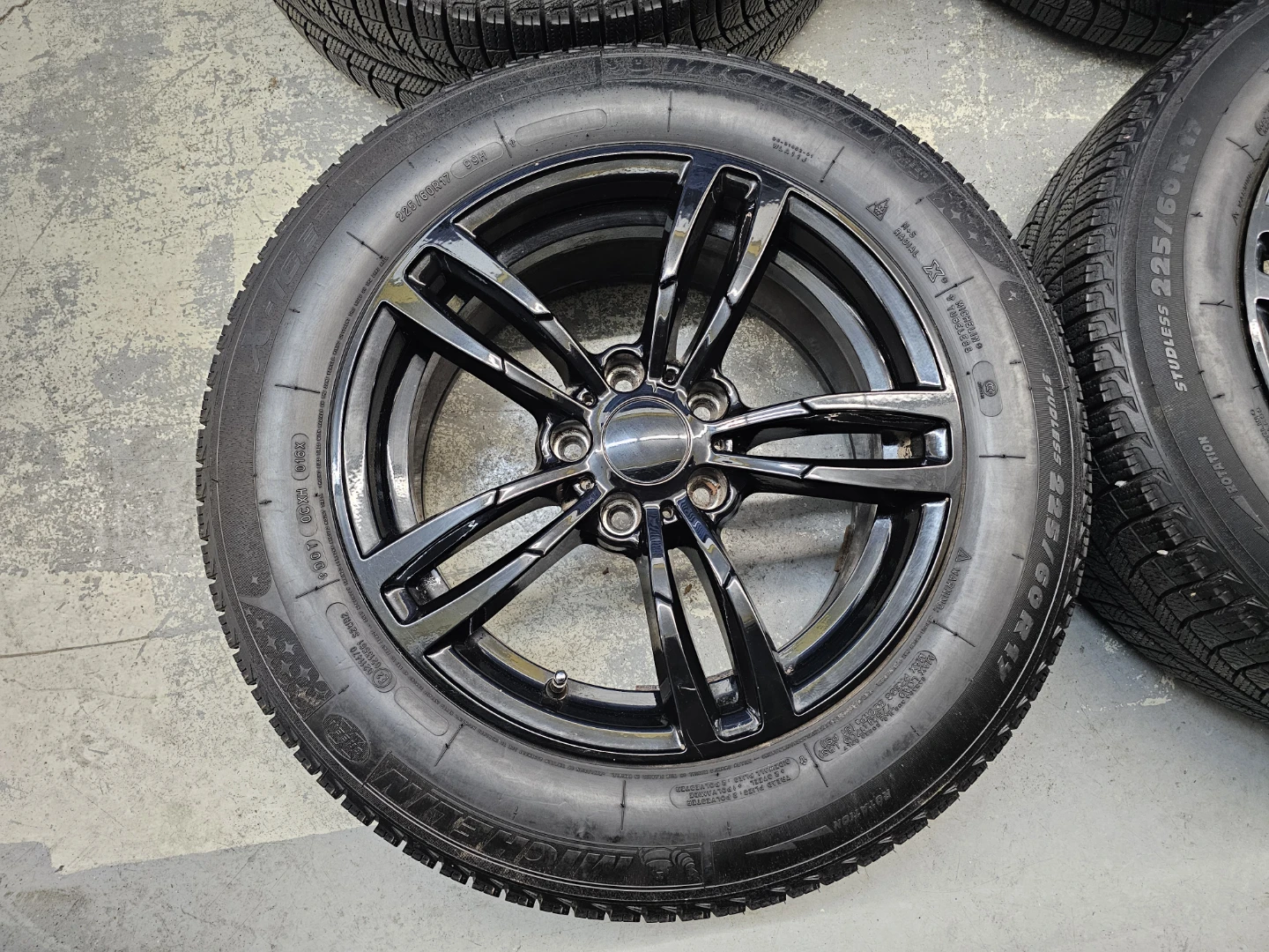 225/60 R17 WINTER TIRES ON ALLOY RIMS 5×120 BOLT PATTERN - photo 2