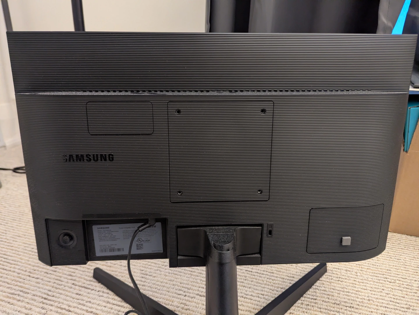 Flat-Screen Samsung Computer Monitor - photo 2