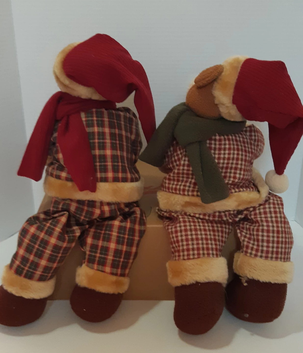 Set of two plush Christmas holiday shelf sitters - photo 2