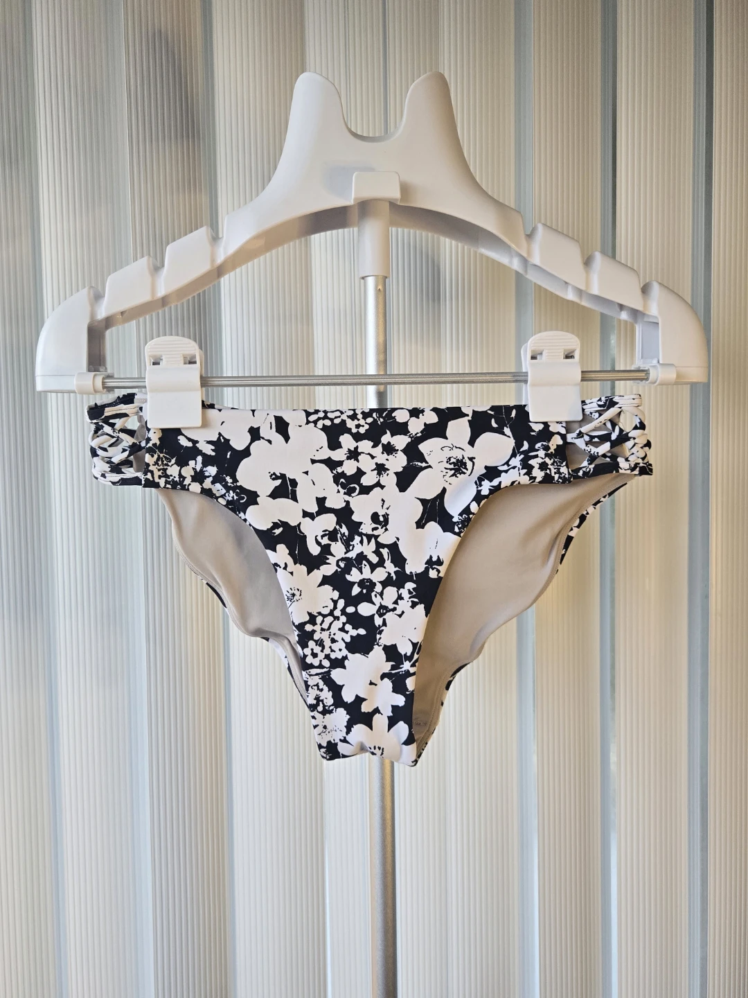 NEW Lululemon Coastline Swim Bikini Bottom - Size 6 - photo 3