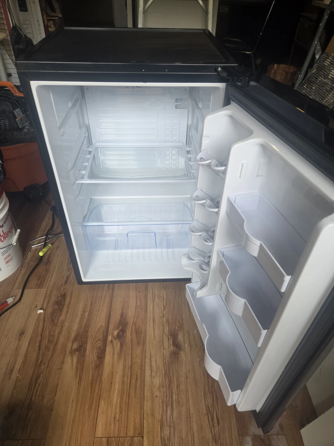 Danby Compact Mini Fridge - photo 3
