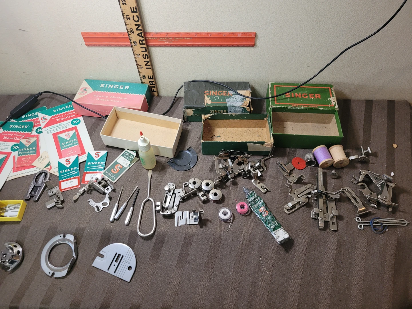 Singer 247 Sewing Machine with Sewing Accessory Kit - photo 3