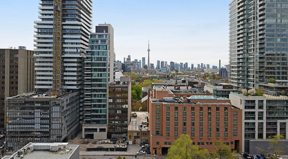 Yorkville 2 Bedroom plus Den Sublet - photo 2
