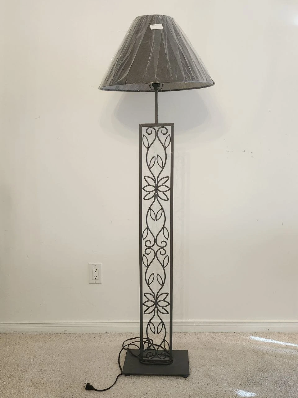 Metal Floor Lamp with Floral Design - photo 2