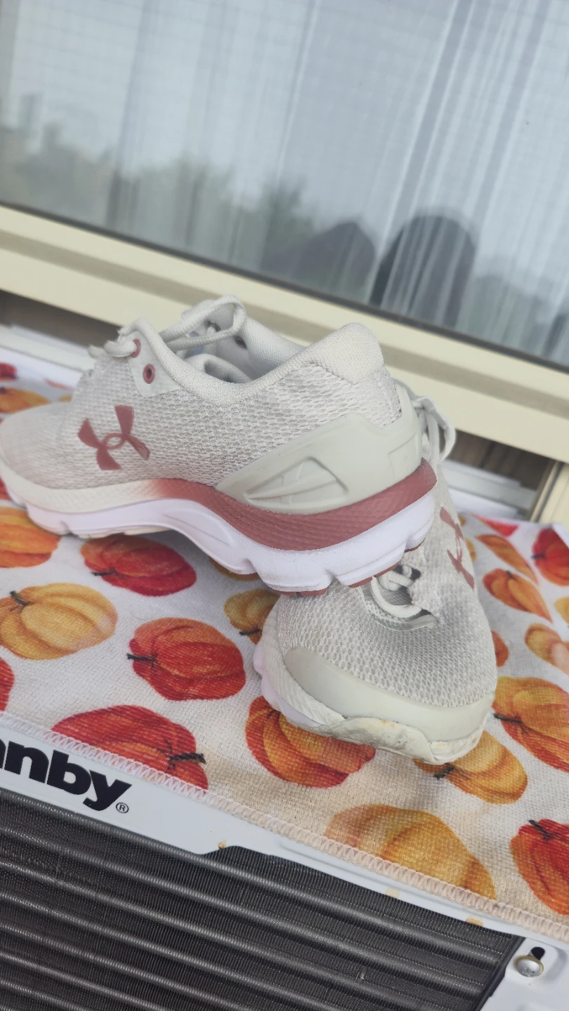 Under Armour Women's Running Shoes Size 8 - photo 3