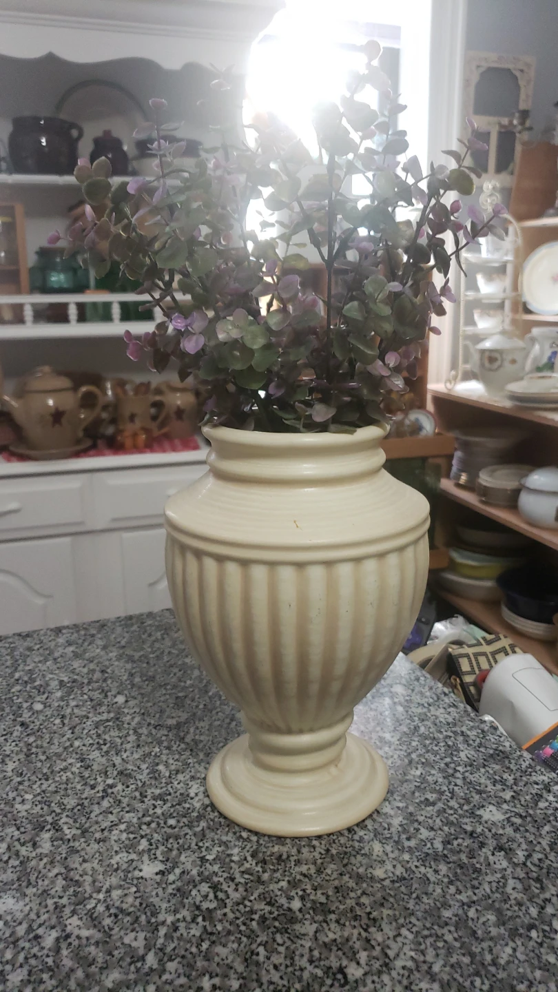 Cream Fluted Pedestal Vase - photo 3